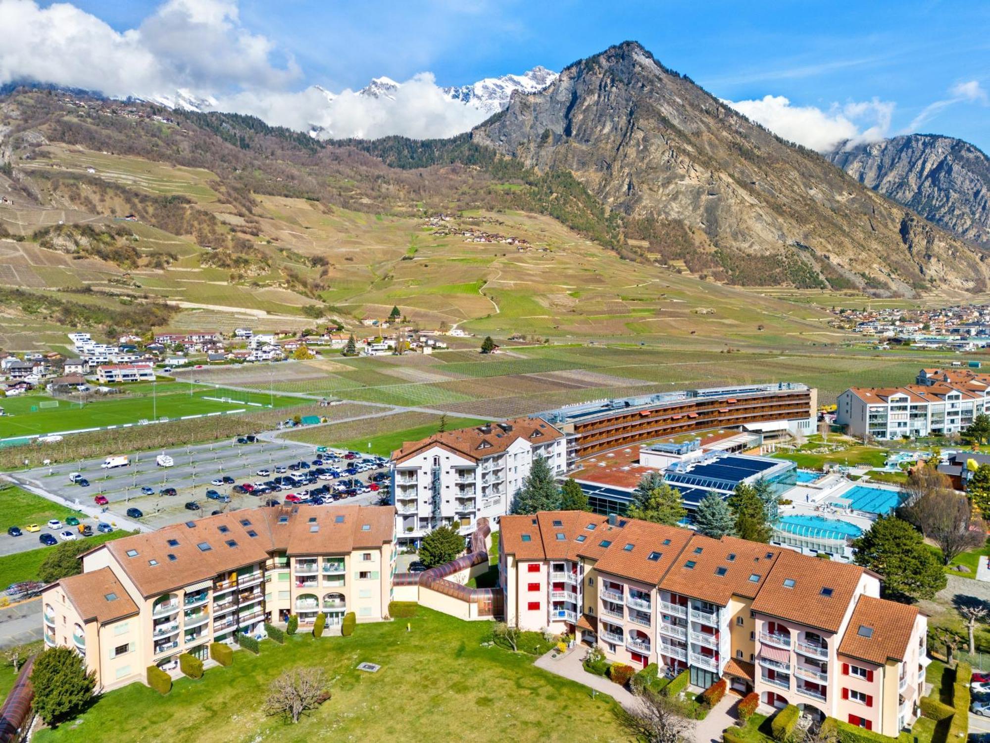 Duplex Cosy Aux Bains De Saillon Appartement Buitenkant foto